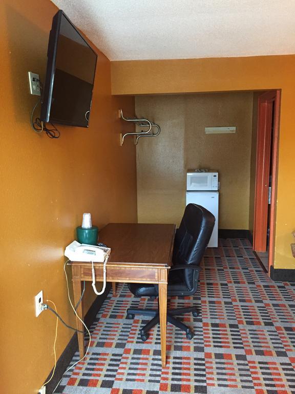 The Levee Inn Crossett Room photo